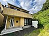 外観：四季の彩りを身近に感じる緑豊かな住環境。高尾の自然に包まれた落ち着いた立地です。
