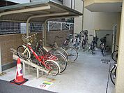 JR沿線まで少し遠いので自転車を利用すると楽ですよ。もちろん自転車置き場あります