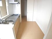 キッチンスペースは広く確保されています。