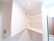 洗面所にも収納がございます