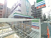 ファミリーマートまで徒歩２分（２５０ｍ）