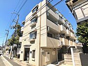オートロック付タイル張りの美麗なマンション。