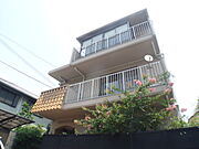 住吉本町１丁目の閑静な住宅街に立地