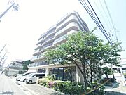 タイル張りの美麗な分譲仕様のマンション。