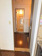 洗面所はキッチンとつながってます