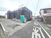 前面道路含む外観
