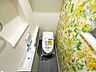 トイレ：1、2階共に窓付きのトイレスペースは、採光もあり明るく快適空間となっております♪