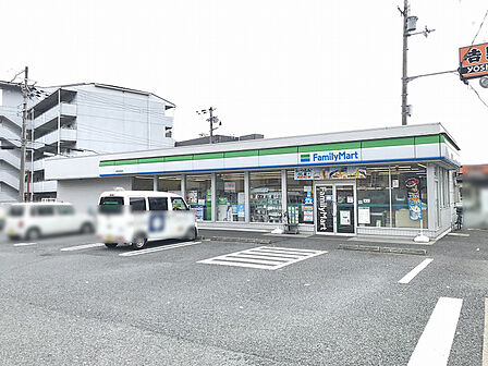 ファミリーマート姫路保城店