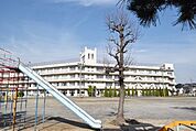 市川市立曽谷小学校 徒歩8分。 610m