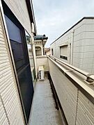 【バルコニー】南面バルコニーは陽当りが良く、お洗濯の渇きも早いです♪お布団もラクラク干せて快適です♪