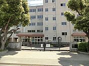 松戸市立和名ケ谷中学校 徒歩11分。 840m