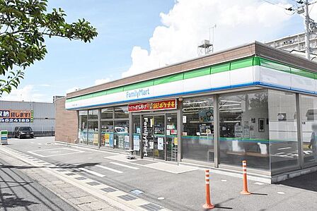 ファミリーマート市川南大野二丁目店 徒歩3分。 210m