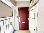 第一印象は玄関で決まるくらい重要な場所。玄関や門は家の顔といわれますが、帰宅する度に家族がほっとできる心地よい空間造りも大切ですね♪