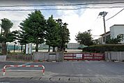 鎌ケ谷市立第二中学校 徒歩11分。 810m