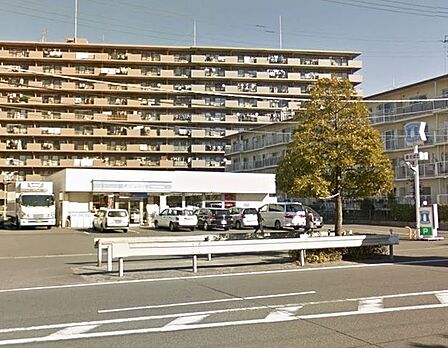 ローソン船橋インター店 徒歩4分。 300m