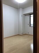 玄関横洋室