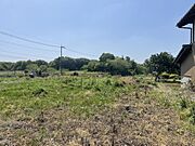 この見晴らしがよい田舎の風景を家の中から眺望でき穏やかな時間と共に暮らせる場所