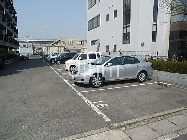 画像14:駐車場