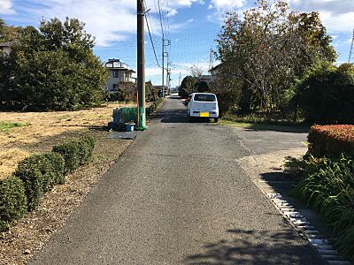 外観：前面道路含む現地写真