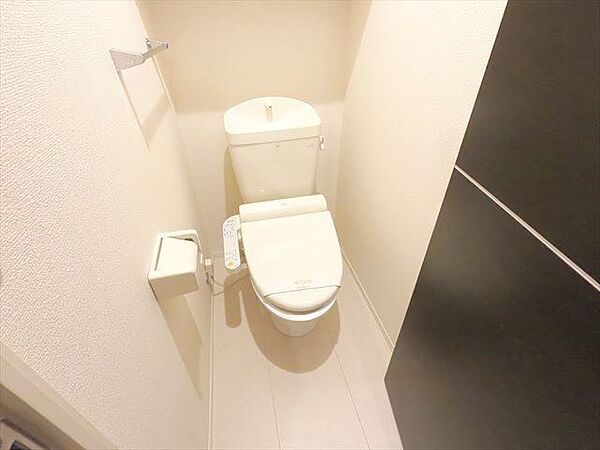 画像19:温水洗浄便座付きのトイレ