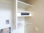 キッチン上の収納棚