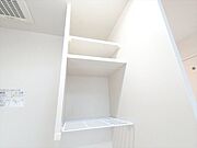 キッチン上の収納棚