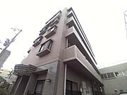 タイル張りの外観