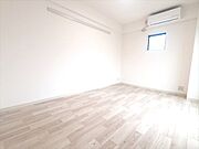 明るい洋室7帖