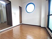 明るい洋室6帖