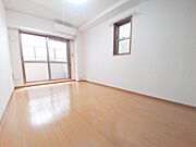 明るい南向きの洋室7帖