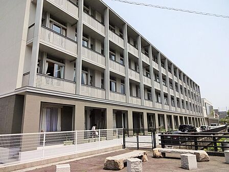 高松市立紫雲中学校:徒歩12分(930m)