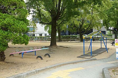 幸町公園:徒歩1分(80m)