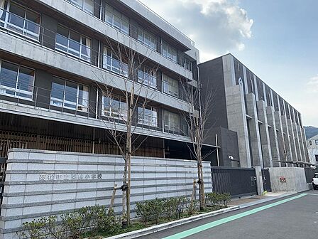 高松市立栗林小学校:徒歩8分(610m)