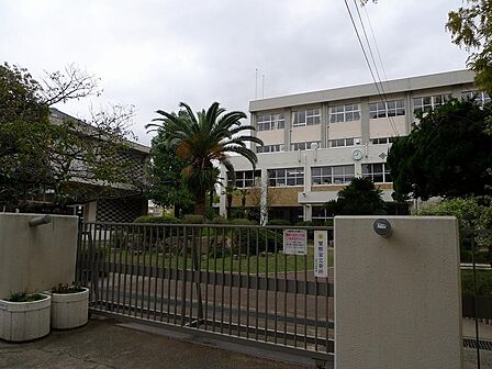 高松市立花園小学校：徒歩1分（60ｍ）