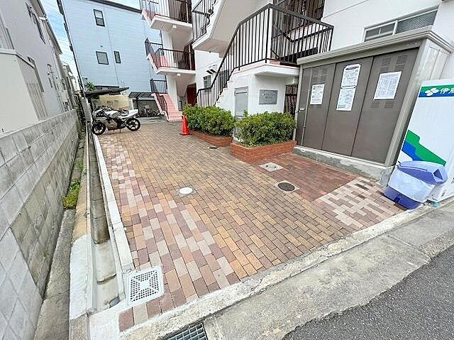 6 / 6