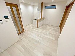 クレスト高安町南 3階1LDKのリビング/ダイニング