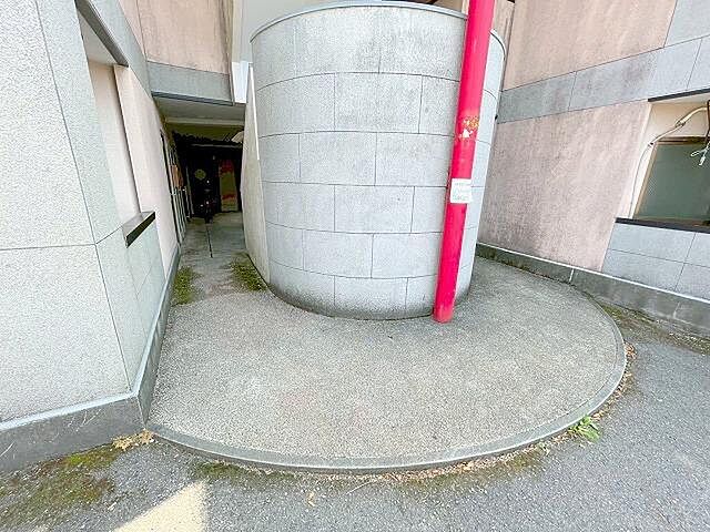 9 / 18