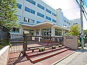 練馬区立石神井小学校（550m）