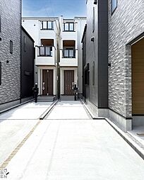 小田2丁目　吹抜で開放感のあるリビングのある3階建て邸宅