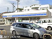 ローソン川崎梶ケ谷五丁目店 徒歩10分。時間がない時にさっと寄れて便利なコンビニ。 730m