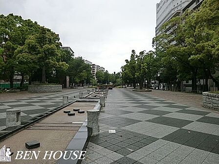大通り公園 徒歩5分。 400m