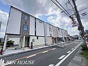 ・全窓網戸が標準装備で新生活での初期費用を抑えることができます・シャッター雨戸と玄関カードキーで防犯性も高まります・対面キッチンでリビング全体を伺いながらお料理できます