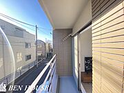 ・2カ所の南向きバルコニーでは洗濯物がたっぷり干せ乾きも早そうです・陽当りも望めるので室内が明るく暖かな空間になりそうです。・外壁・屋根、塗装工事実施済み・屋根付きカーポート
