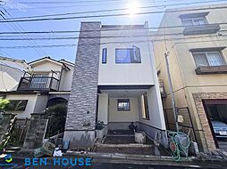 東門前3丁目 水回り設備が集約されたプランの3階建て邸宅