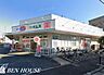 周辺：ドラッグセイムス南加瀬店 徒歩7分。いざという時に必要品が買えるドラックストアは近隣にあると安心です。 560m