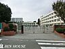 周辺：横浜市立中沢小学校 徒歩8分。教育施設が近くに整った、子育て世帯も安心の住環境です。 600m