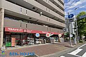 調剤薬局ツルハドラッグ新城駅前店 徒歩4分。いざという時に必要品が買えるドラックストアは近隣にあると安心です。 290m