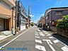 外観：・ほぼ南に面したバルコニーでは洗濯物の乾きも早そうです・前面道路が約8ｍの広さで開放感があり駐車もしやすいですね・平坦でお車の運転はもちろん、自転車やバイクも運転しやすい地域です