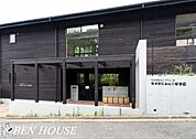 東寺尾どろんこ保育園 徒歩2分。近くに保育施設が点在しているので、お仕事帰りのお迎えもスムーズです！ 90m