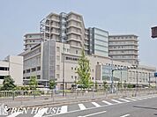 横浜市東部病院 徒歩33分。万が一際に必要になる病院。近所にあることで安心につながります。 2640m